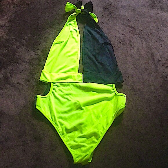 COPY - CAPTIVATING & Playful Swimsuit 🔥 - Picture 3 of 8